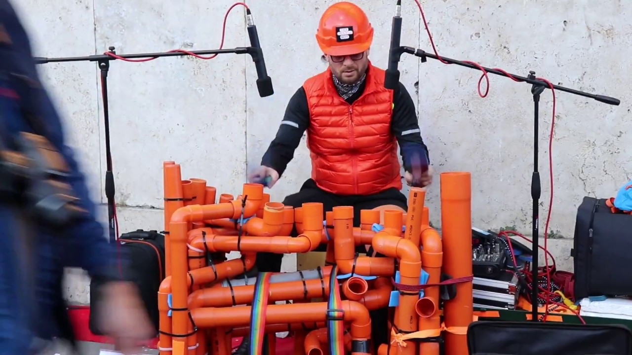 Amazing Bucket Pipe Drummer in Rome