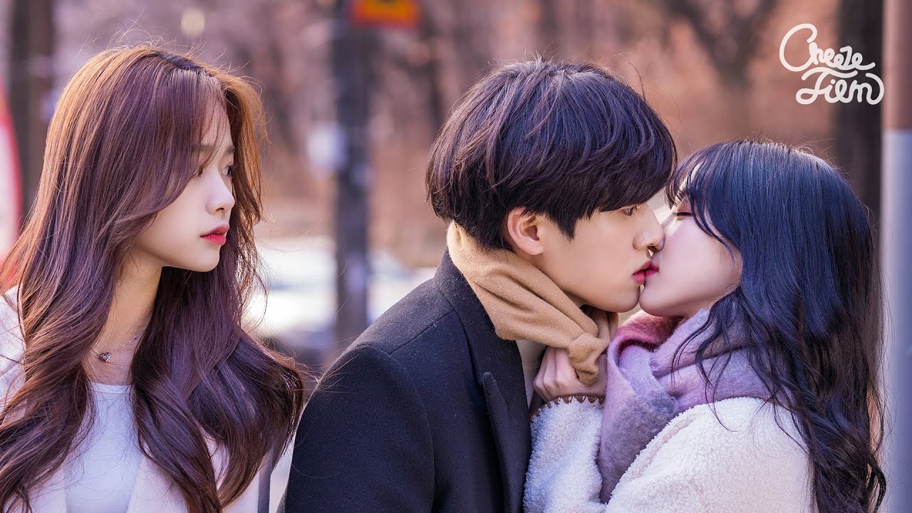 Я целую своего лучшего друга и не помню