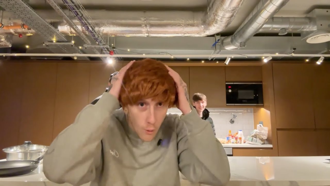 Louu Unpacking Gifts From Matt | NoPixel 4.0 GTA RP