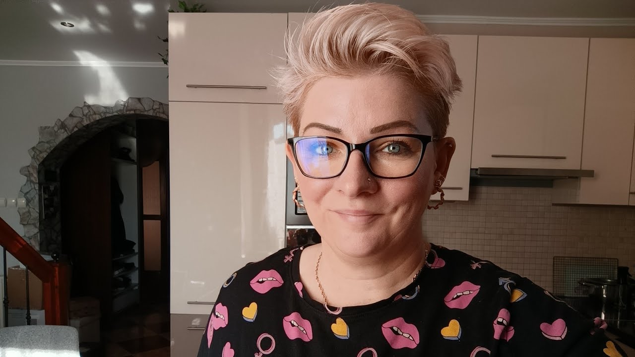 Egy kis Avon csomagbontás⬇️✴️