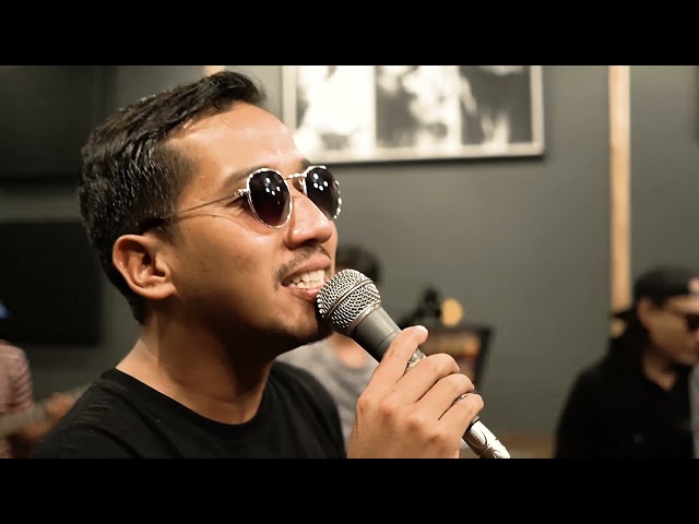 Coffee Reggae Stone - Pasir Putih (Live Studio Session) class=