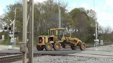 How Not To Turn A Road Grader 4-5-13