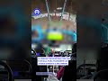 El microbús más futbolero: así viven los partidos mientras viajan