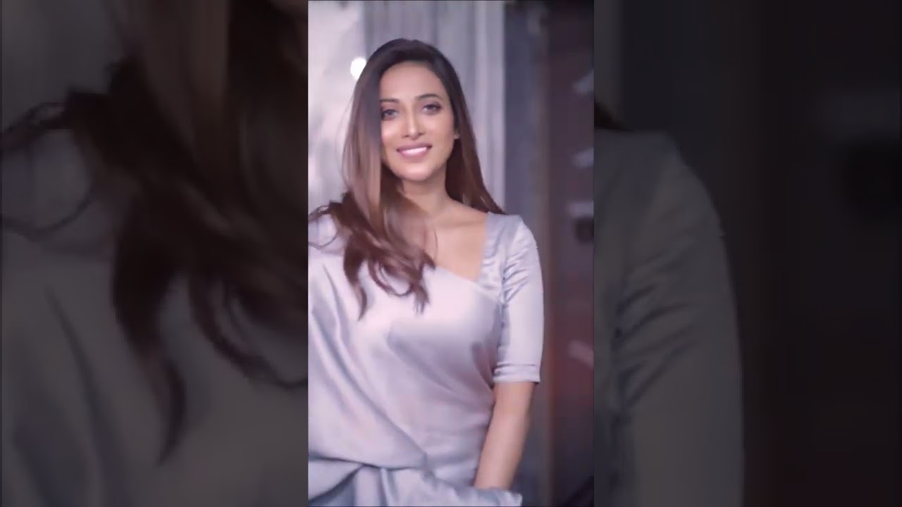 Asha venkatesh in gorgeous silver satin saree