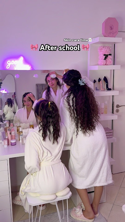 After school routine with my sister @Amani_mee  📚🧖🏻‍♀️🛁🌸 using @meplus_app  #nightroutine