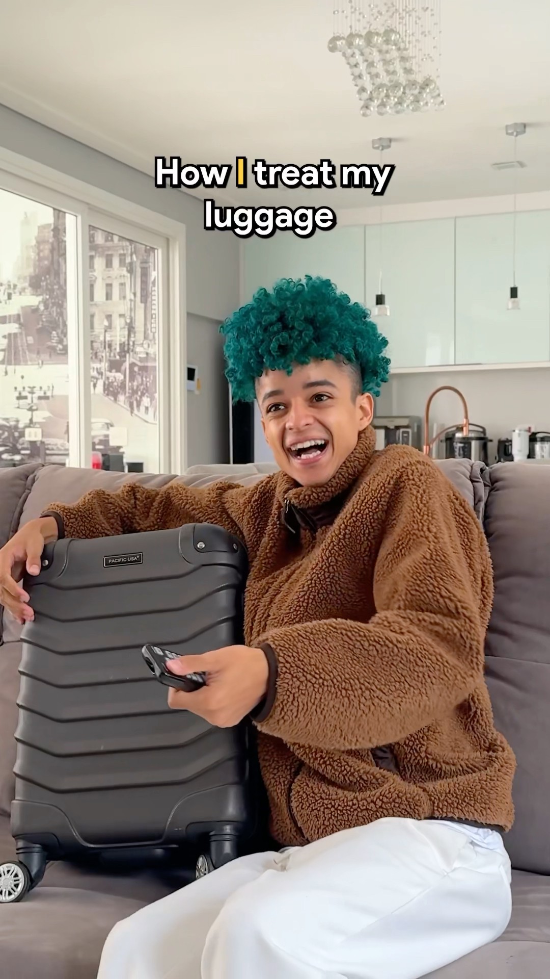 HOW I TREAT MY LUGGAGE vs HOW THE AIRPORT TREATS