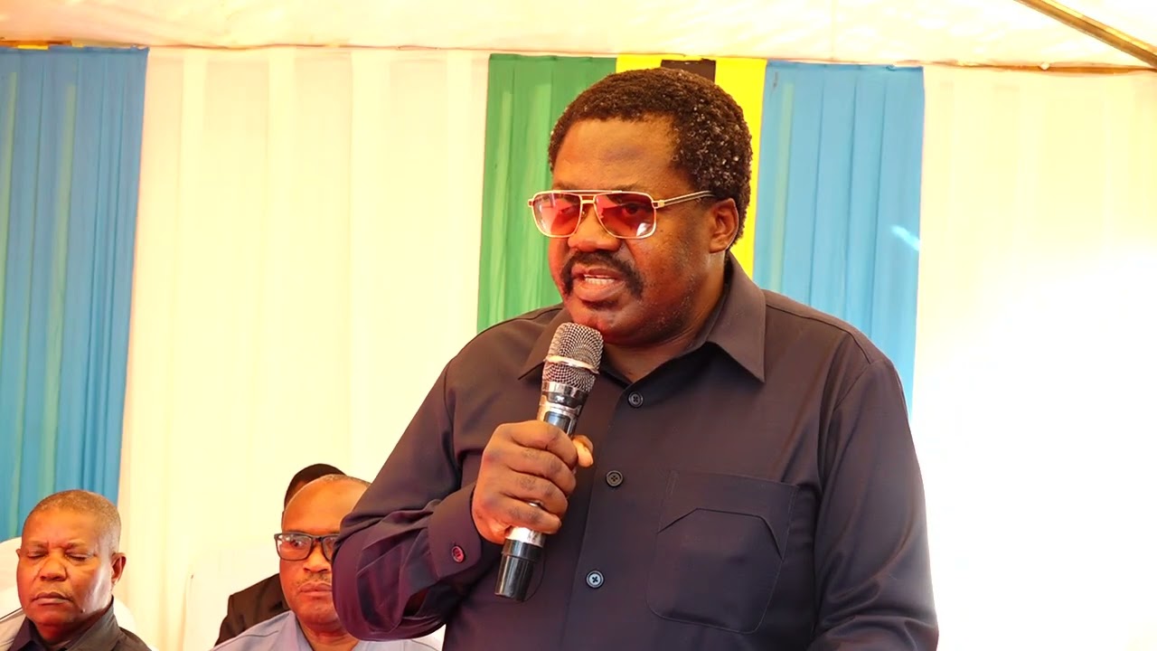 DKT. NCHIMBI AWAONGOZA WANANCHI KUUAGA MWILI WA MZEE SONGAMBELE