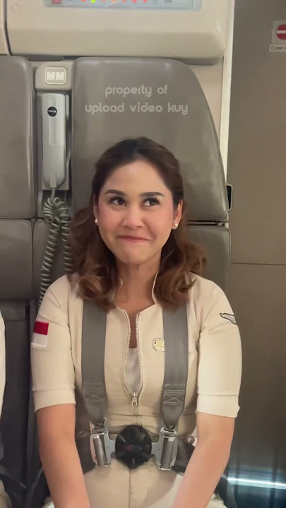 Pramugarinya malu-malu nih 😂😂