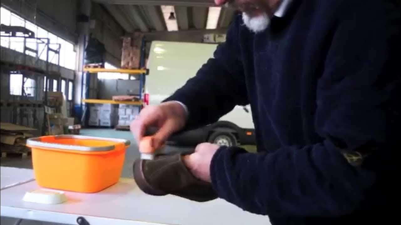 Come pulire le scarpe in camoscio? - YouTube