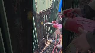 Cutting away the copper transformer tails with the M18™ FORCE LOGIC™ Hydraulic 125 mm Cable Cutter⚡️