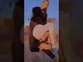 شاب مغربي يقبل رجل صديقته شاب مغربي يقبل رجل صديقته