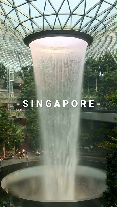 Cascade HSBC Rain Vortex at the Singapore airport in Jewel Changi #singapore #cascade #airport #hsbc