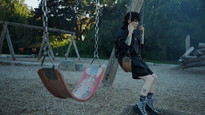 Tegan and Sara - Faded Like A Feeling (Official Mu...
