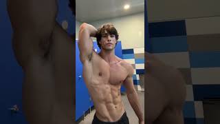Insane Definition Fitness Model Flexes His Physique - ben.mendes10 #muscle #aesthetic