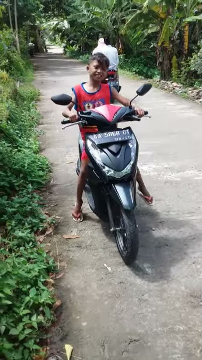 Tips belajar motor untuk kaki yg belum sampe... 😅😀😁