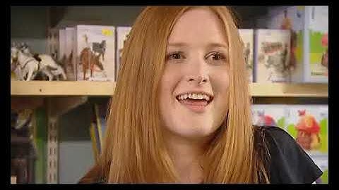 EXPLORERS 1 - unit 2 video