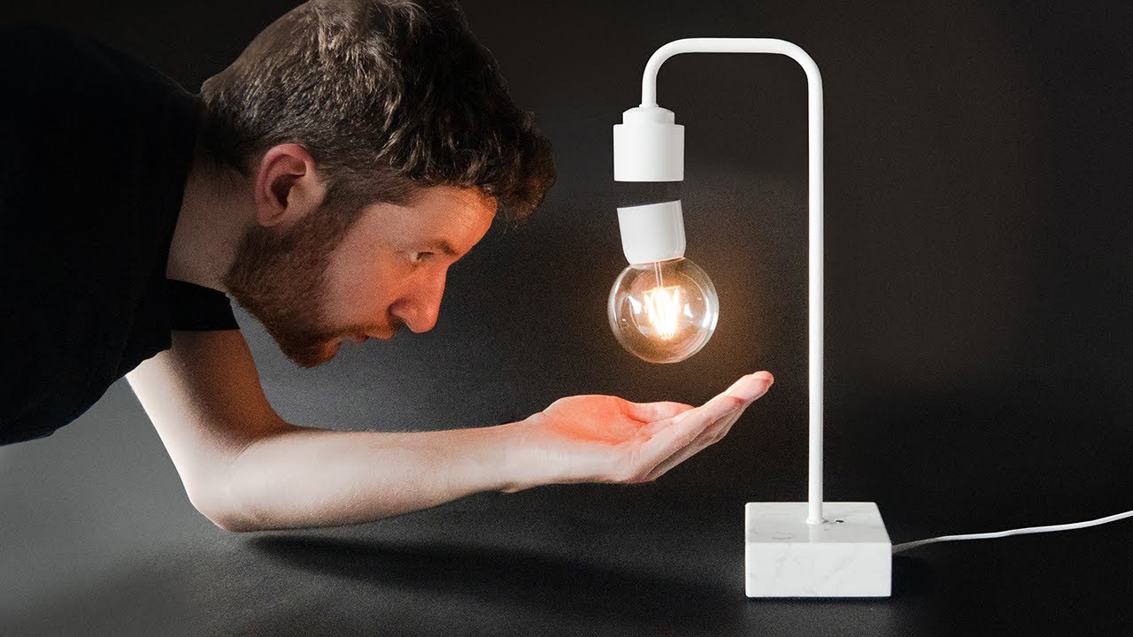 Cette lampe en lévitation est étonnante ! 