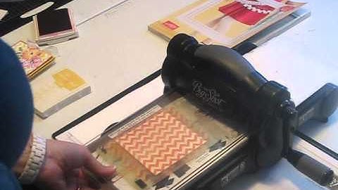 Midweek Quick Tip: Embossing with Colour with Linda Higgins