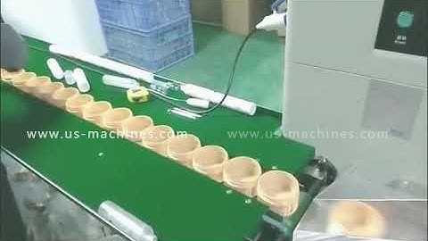 Empty cosmetic bottle jar pillow type flow feeding filling bag packaging machine