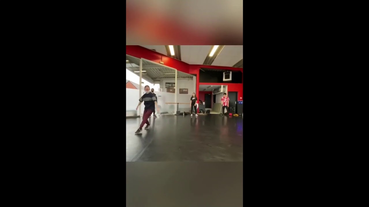 Bgirl Fabi Fresh breakdance at 52years Old