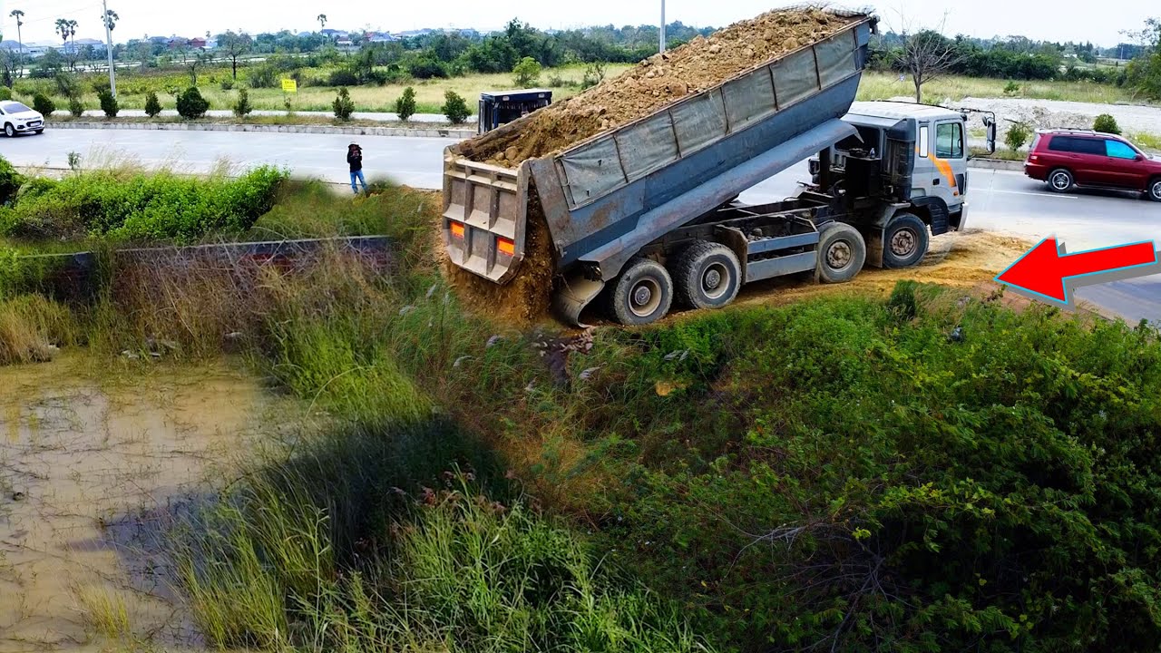 Perfectly Mega Machinery Landfill!! Using Dump Truck 25 Ton Upload Soil & Dozers Push in Action!