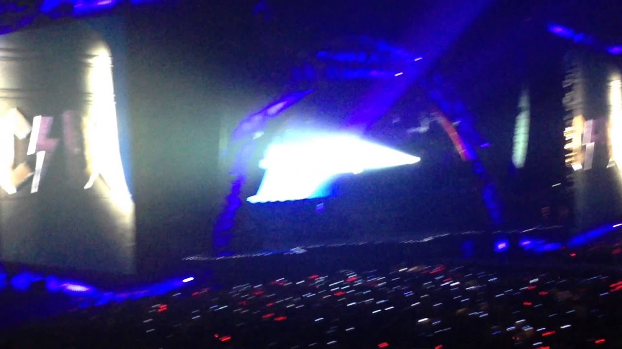 AC/DC live Gelredome Arnhem may 5 2015- Rock or Bust concert - YouTube