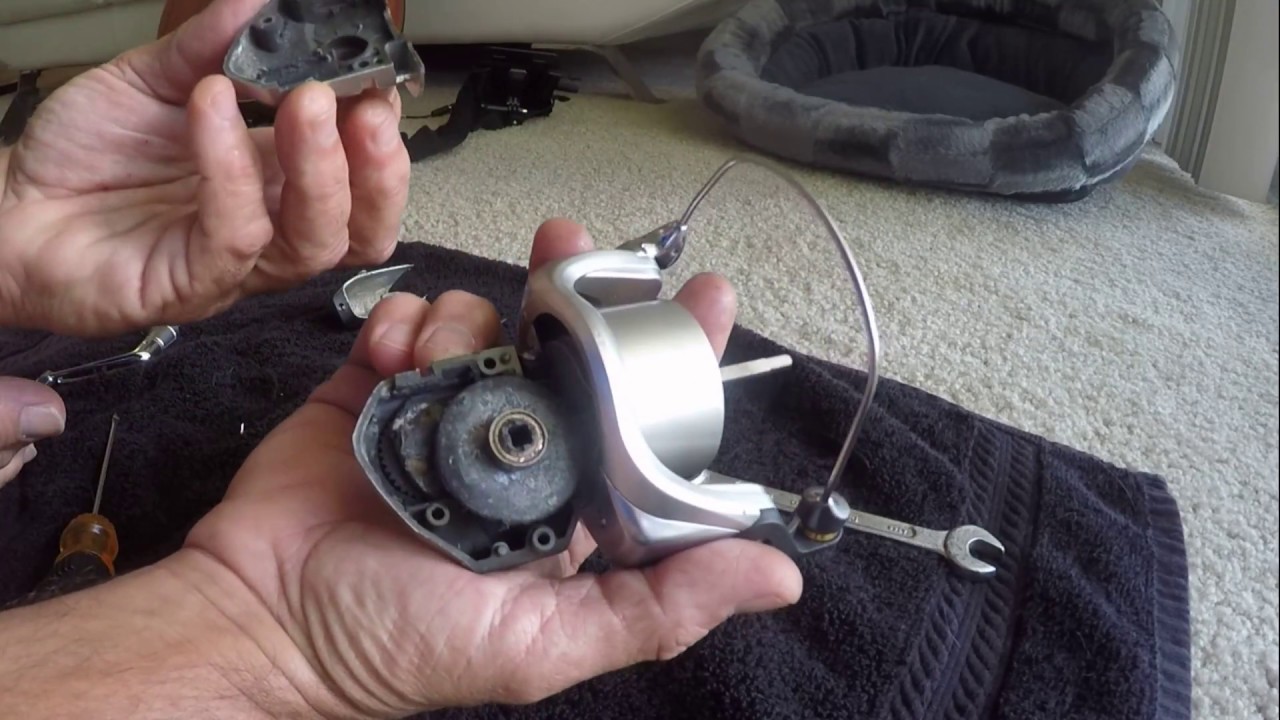 Shimano Baitrunner 4000D Fishing Reel - How to take apart, service and  reassemble 