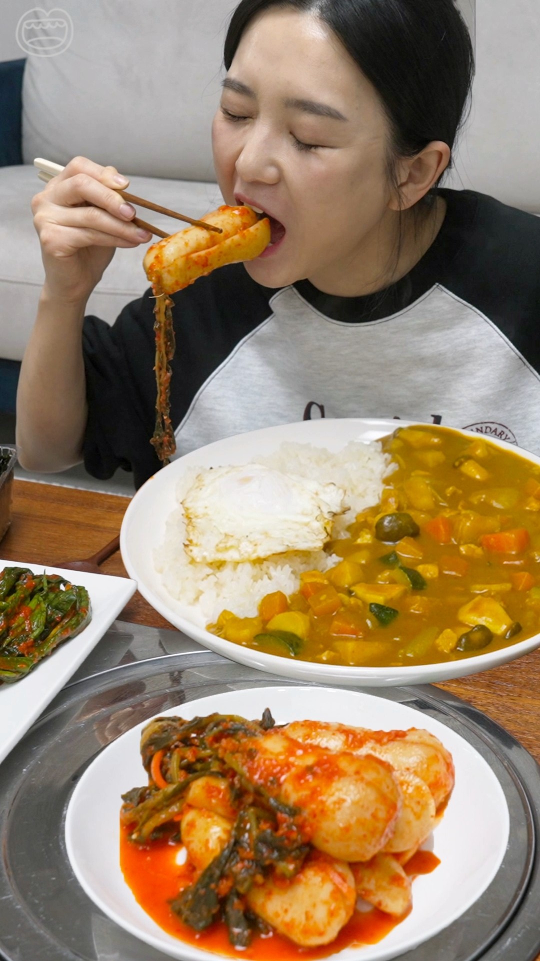 총각김치에 옛날카레~ 밥 3공기 쌉가능