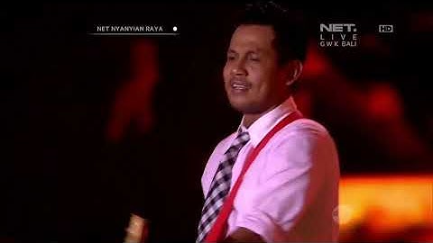 SUPERMAN IS DEAD - Kuat Kita Bersinar (feat Iwan Fals) Live