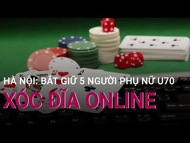 Hà Nội: Bắt giữ 5 người phụ nữ U70 chơi xóc đĩa online | VTC Now class=