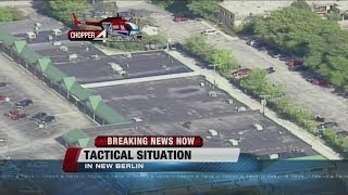 Man with gun causes tactical situation at shopping center in New Berlin