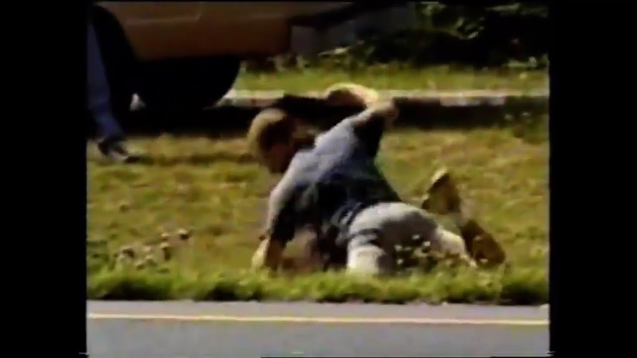 Good Samaritan Keeps Drunk Driver At Bay - YouTube