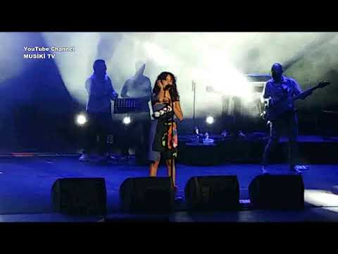 ZEYNEP BASTIK - Elimde Değil (Rafet El Roman cover) (Konser/Canlı) @ Antalya Park