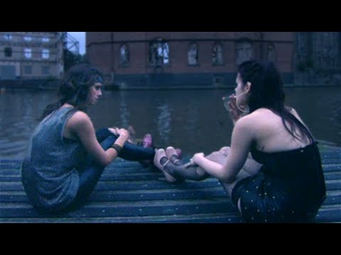 Effy Teaches Katherine How To Smoke - Skins