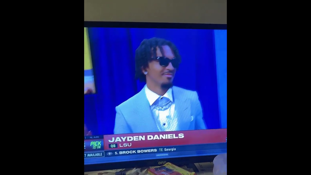 Washington Commanders draft Jayden Daniels 