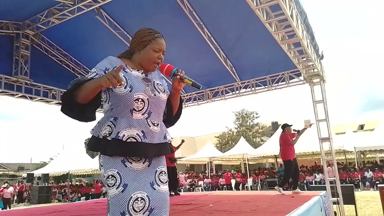 #MAMA MAWIGI AMPA HEKO JACKMNGONI WAKATI AKITOA BURUDANI BONANZA LA WAWATA JIMBO KUU LA DSM.