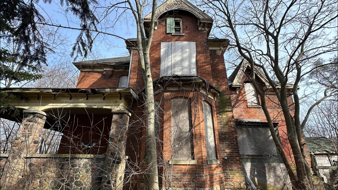 The haunting beauty of an ABANDONED and forgotten Victorian mansion **Everything left**