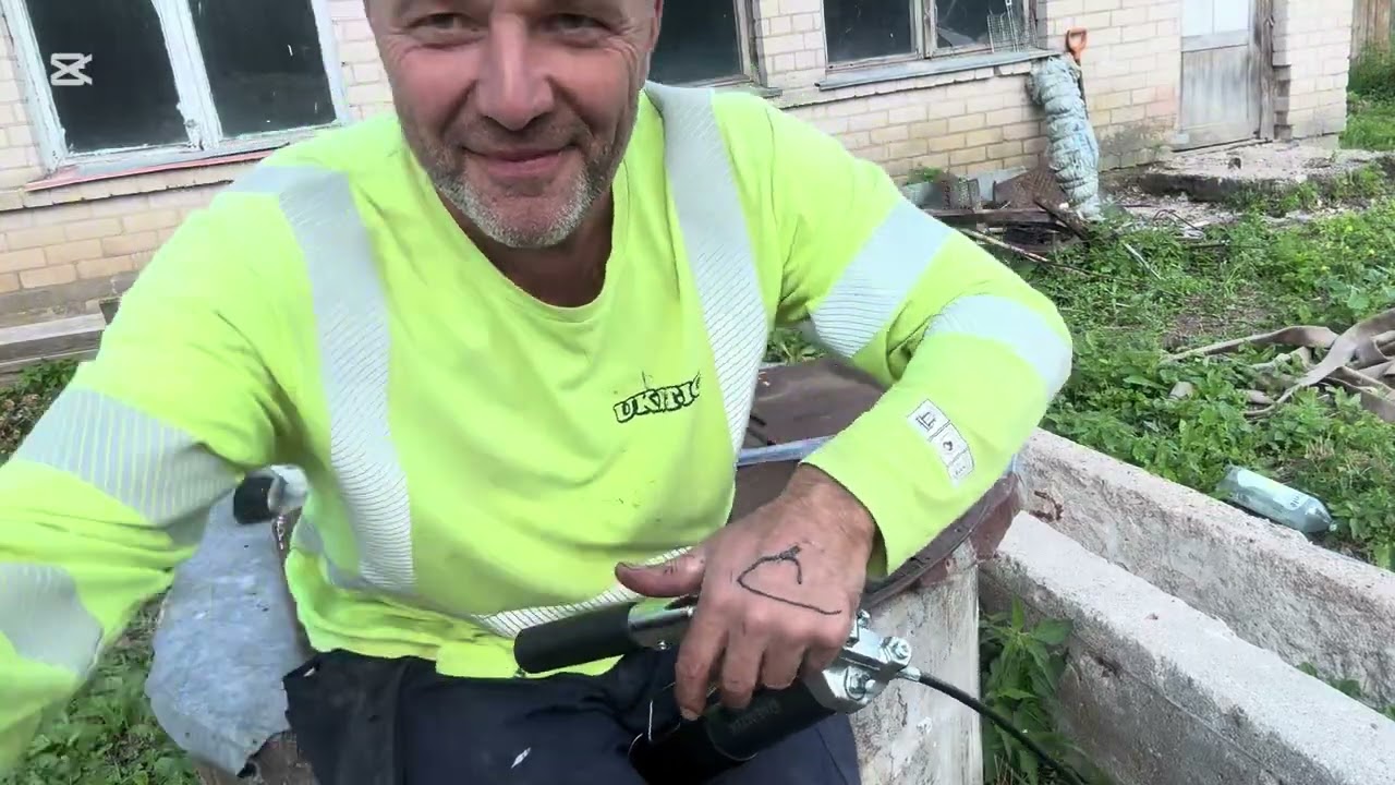 Mano sodyba miske.6 dalis.Užklimpau su ekskavatoriumi, tvarkome šiferį, ardome sieną antrame aukšte.