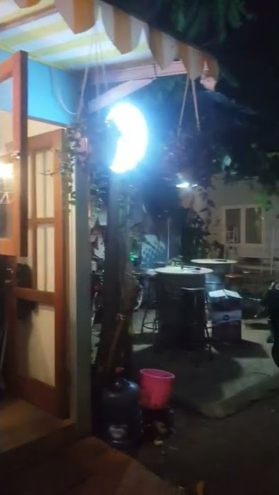 Suasana Malam di Cafe Studio Petukangan Utara Jakarta Selatan #trisuaka #zinidinzidan #kangenband