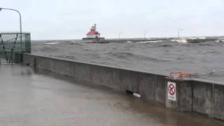 Canal Park wind and waves 4-25-16