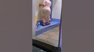 البنت تضرط وتركض الى المرحاض 😂😂#shorts