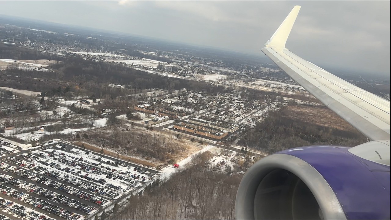 Avelo Airlines Boeing 737-8EH [N807VL] Landing at Detroit (KDTW)