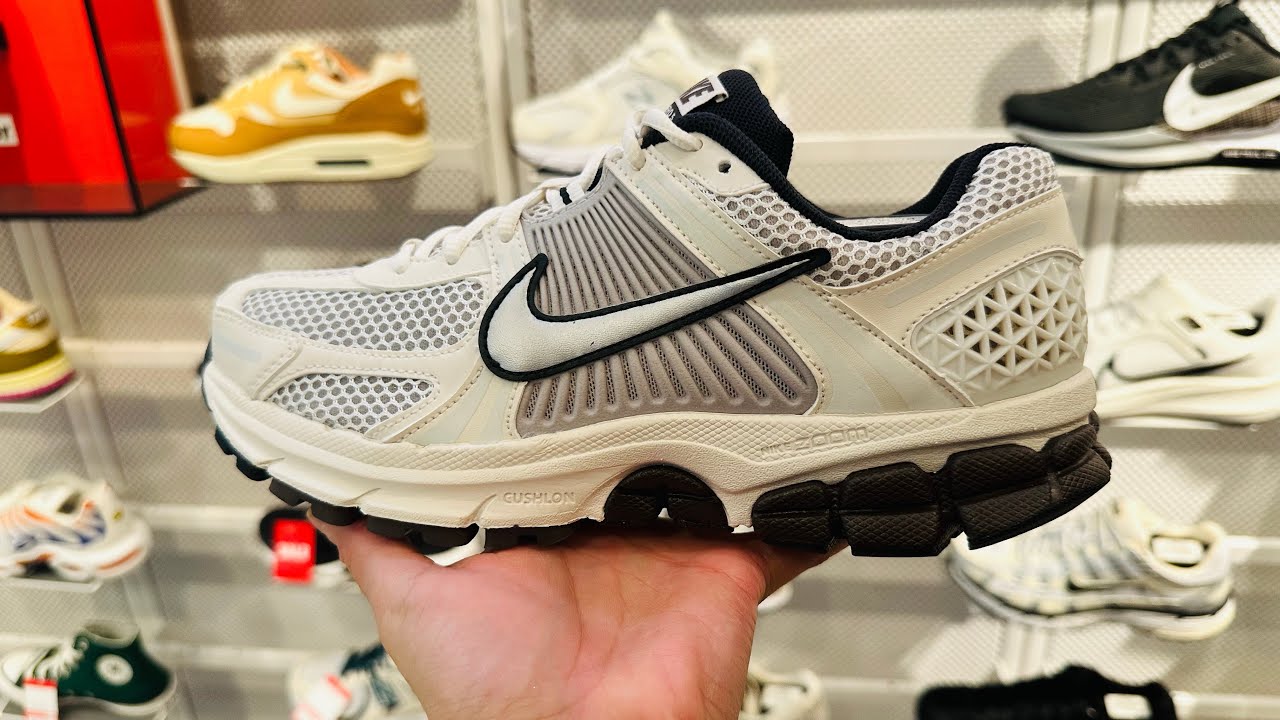 【NIKE】W NIKE ZOOM VOMERO 5 / Phantom Light Iron Ore Nike Zoom Vomero 5 Phantom Light Iron Ore - YouTube