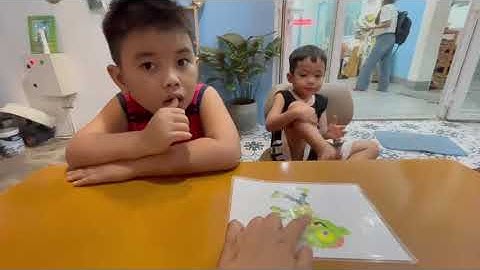 Tiếng Anh Giao Tiếp Phan Thiết:Tony and Pooh practice talking about Halloween