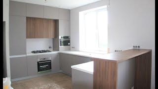 Кухня под потолок с антресолями и барной стойкой. Столешница из искусственного камня. Кухни Киев. Кухня под потолок с антресолями и барной стойкой. Столешница из искусственного камня. Кухни Киев.
