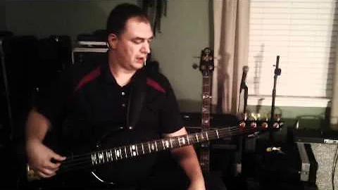 Jay Eric Swaim on a Peavey Dyna Bass "Unity" Serie...
