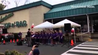 Jarrettown elementary chorus sings at #UDEF day fundraiser at Dresher Shop n Bag #mmnews