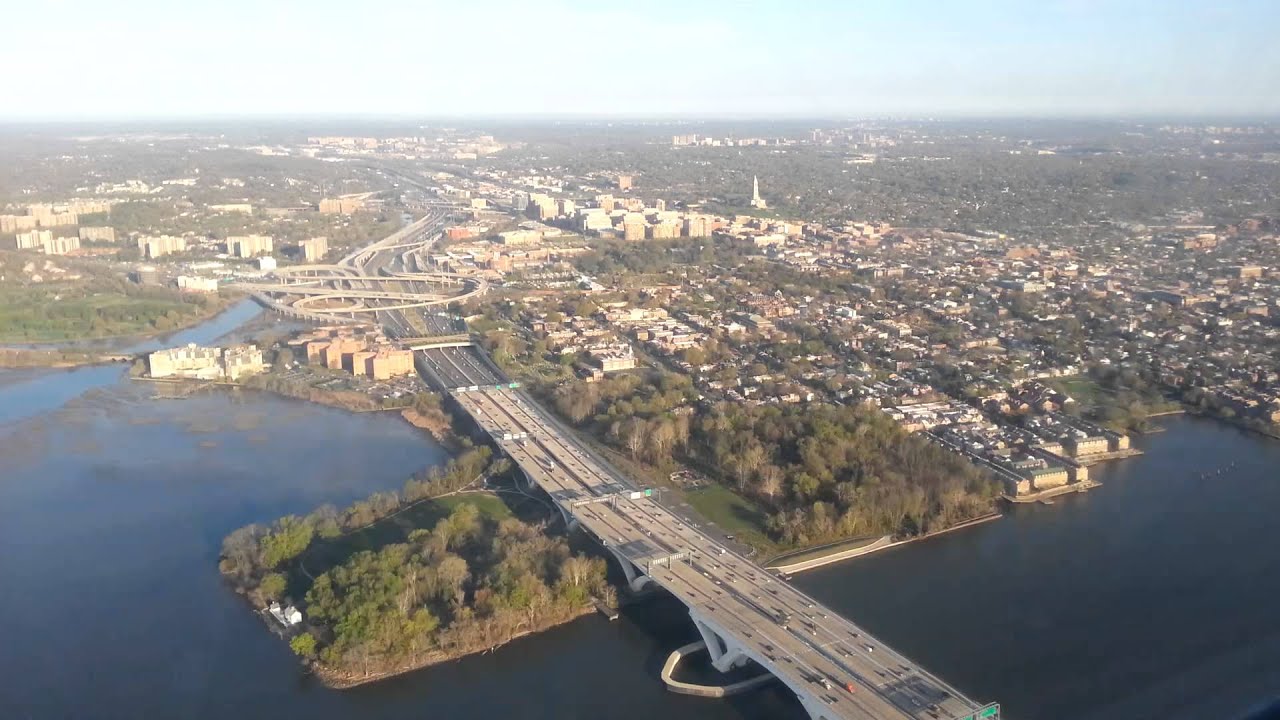 Landing at Washington Reagan from Alexandria VA side no Washington DC