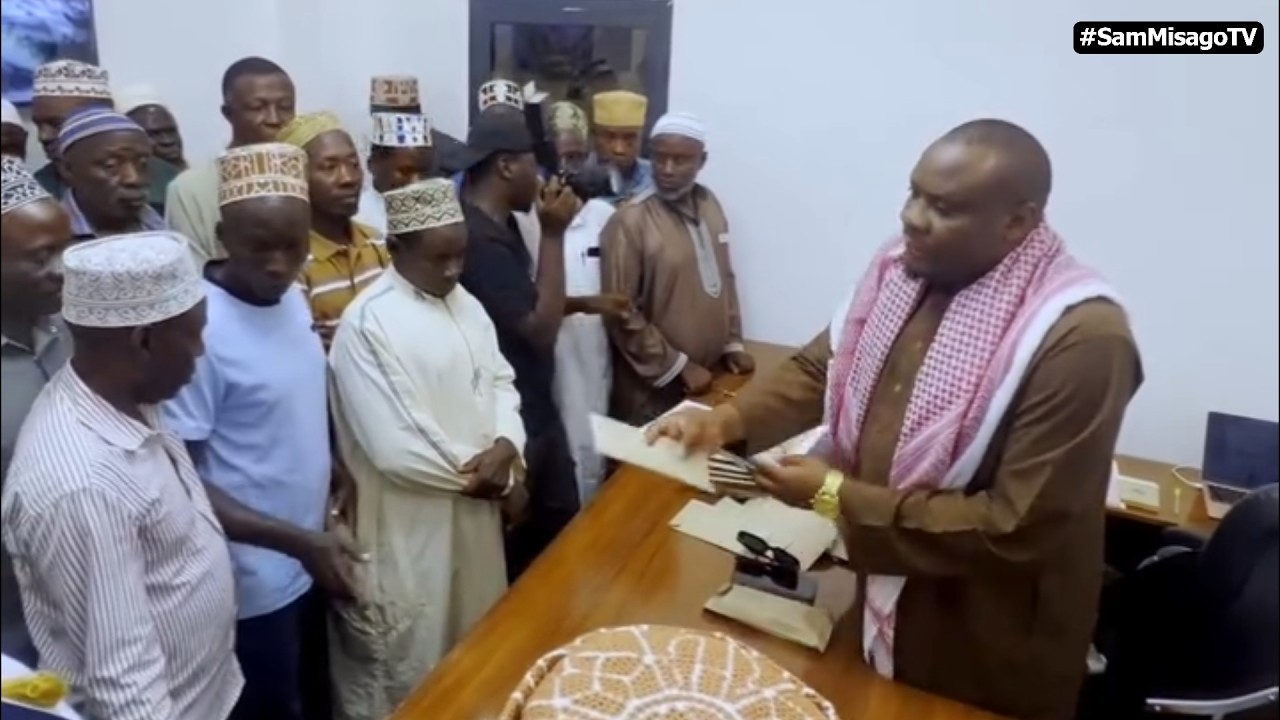 Организация Babalevo предоставляет средства шейхам 45 мечетей Кигомы для обеспечения их существов...