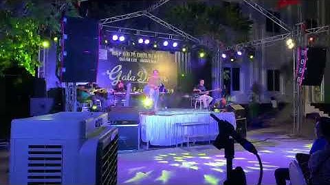 Line array CAF Av 2010 . Phù hợp với sân khấu ngoài trời.